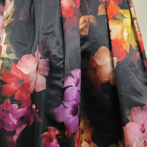 Ted Baker A-Line Skirt Black W/Floral Print US SIZE 12 Luxary Fashion - Picture 2 of 6